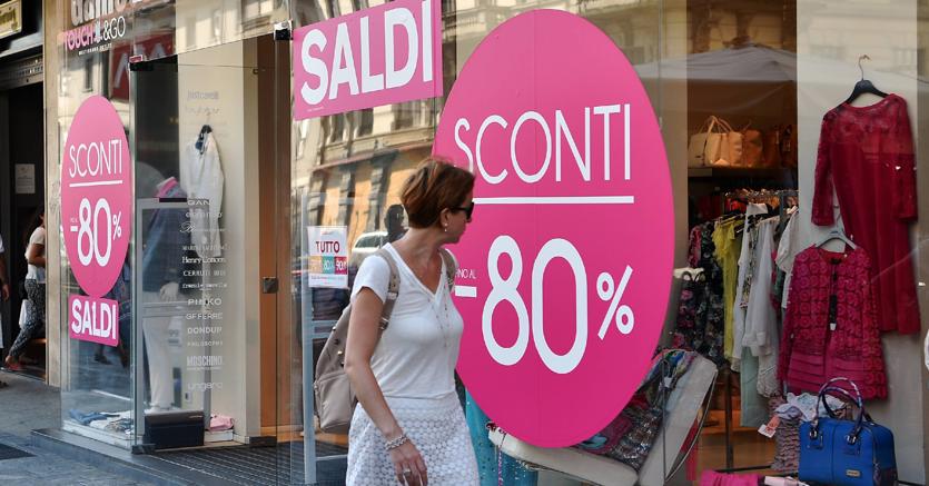 Saldi negozi abbigliamento outlet